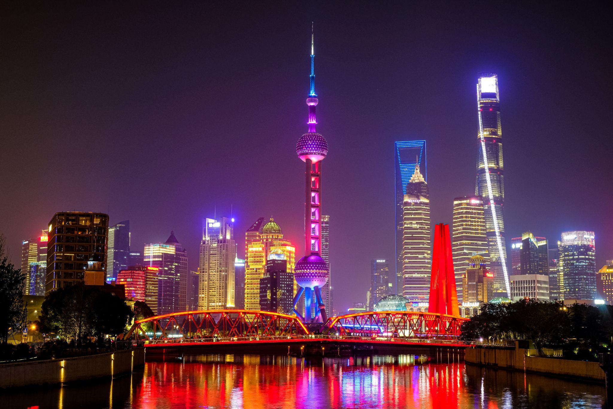 Skyline de Shanghai iluminado à noite