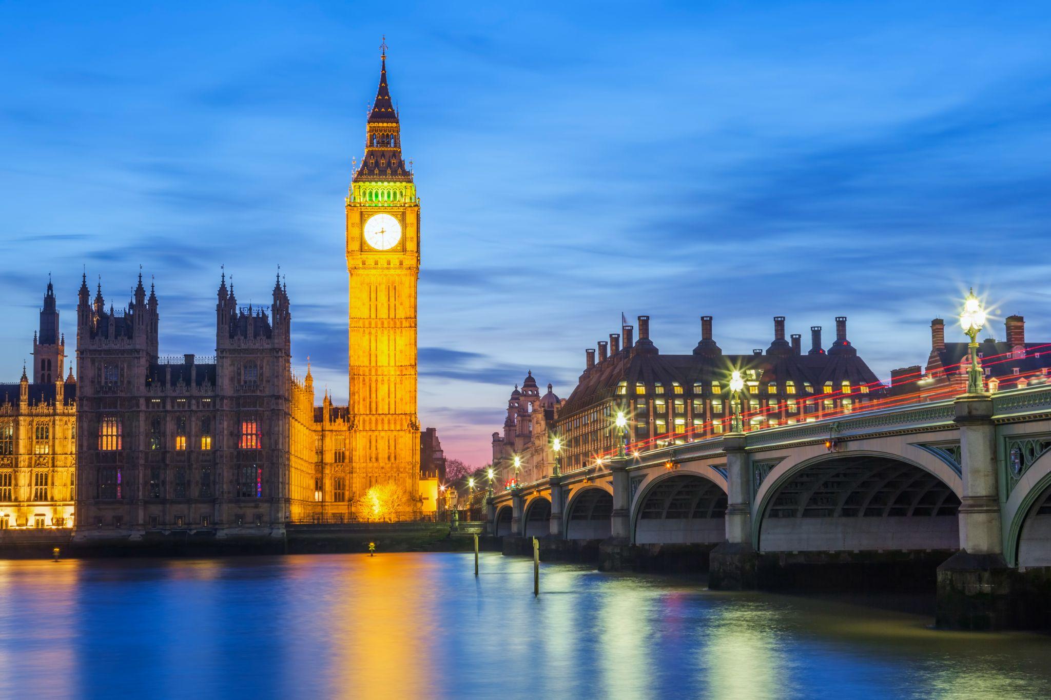 Big Ben e o rio Tâmisa ao entardecer